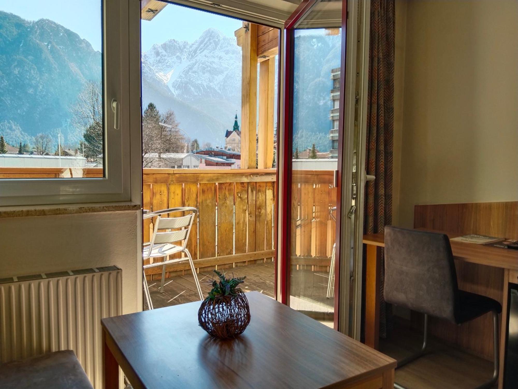 Dolomitenhotel Lienz Exteriör bild
