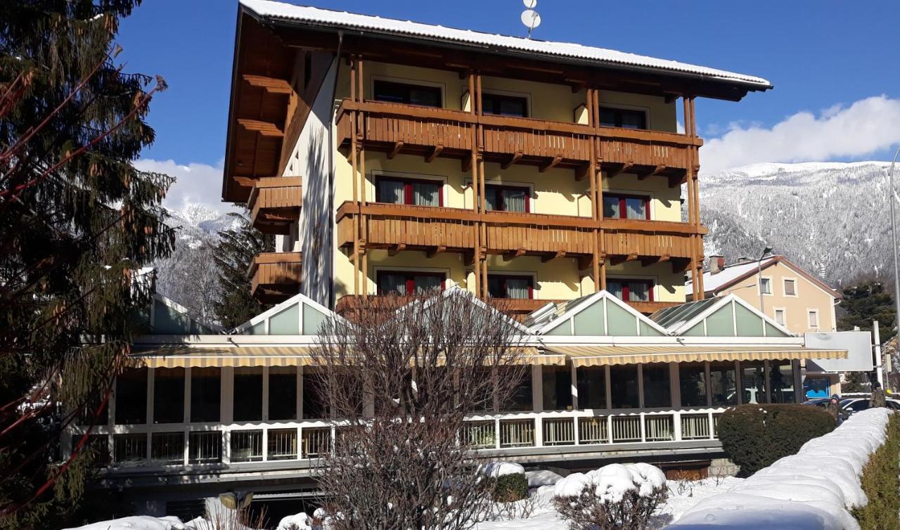 Dolomitenhotel Lienz Exteriör bild